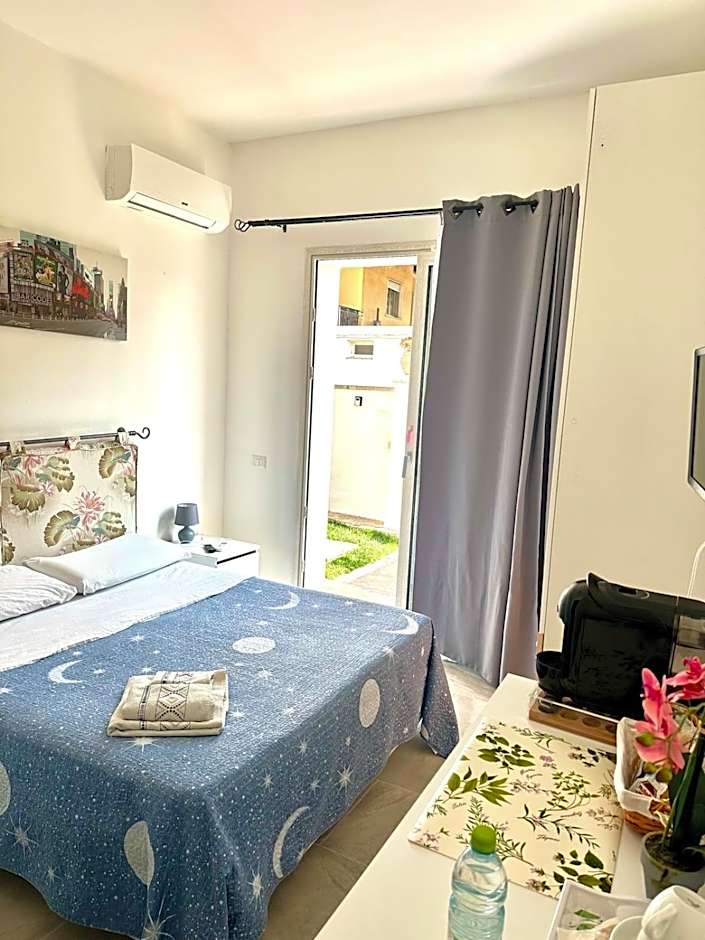 Garden House - B&B near Bus Stop to Beaches & Airport