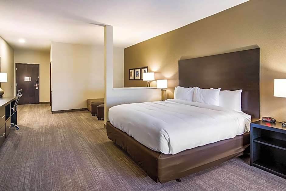 Comfort Suites Brunswick - Clevelend Southwest