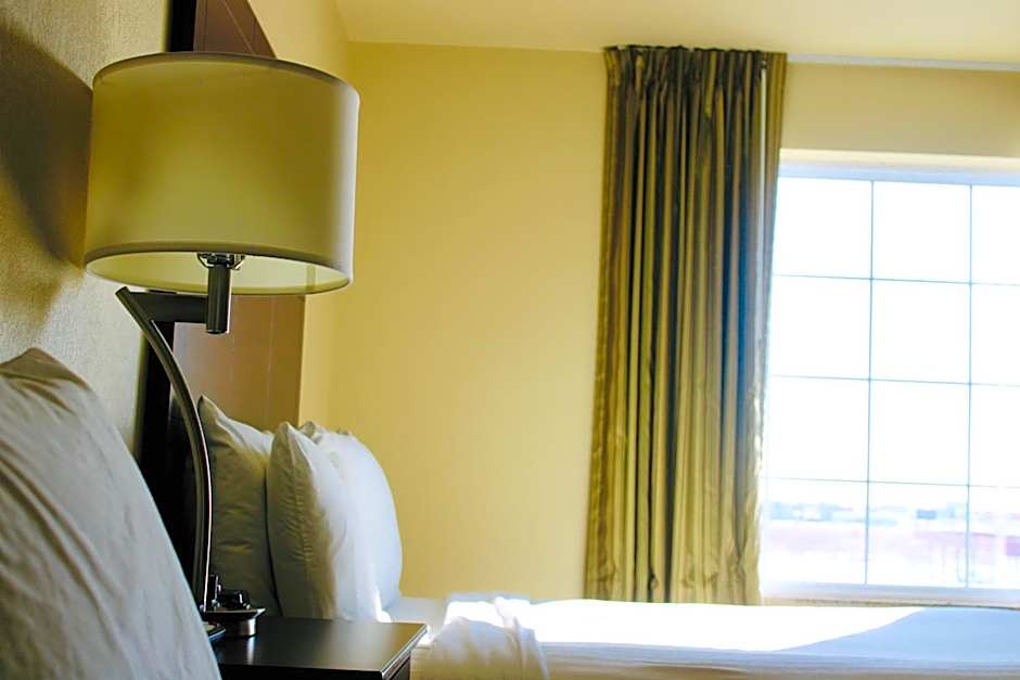 Cobblestone Hotel & Suites - Devils Lake