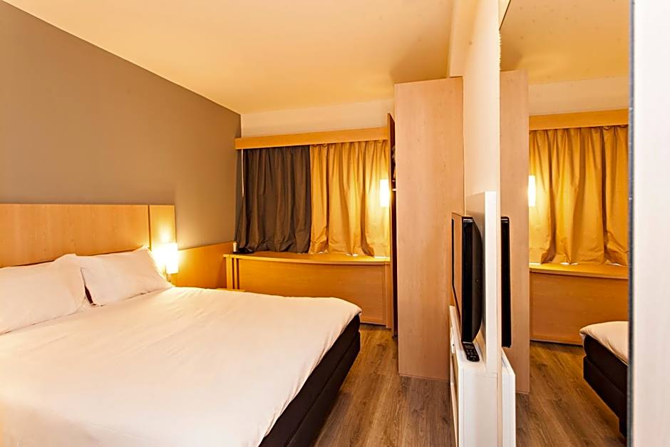 Hotel Ibis Pilar