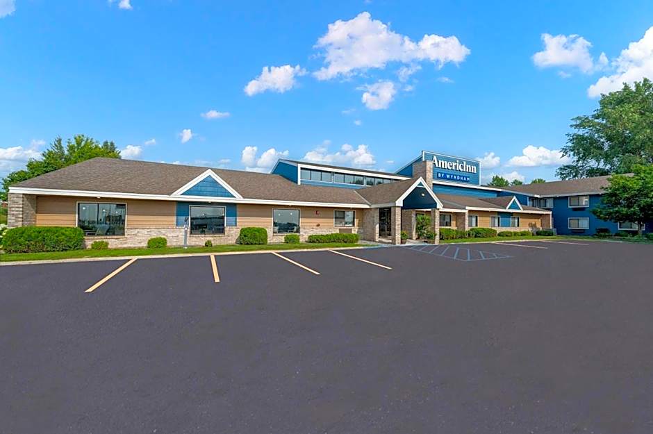 AmericInn by Wyndham Fergus Falls - Conference Center