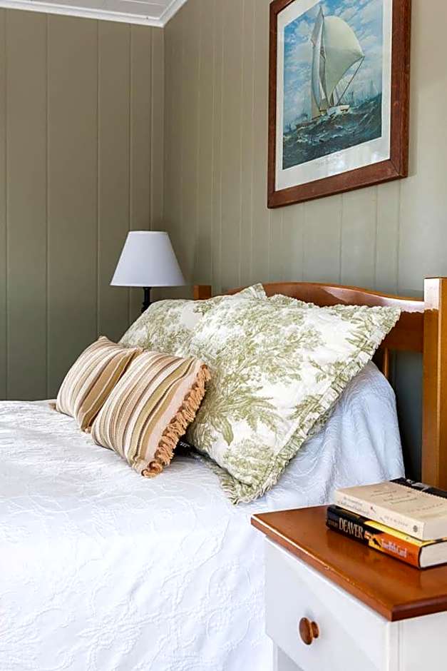 Dockside Guest Quarters