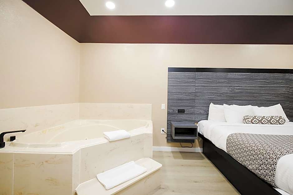 Sapphire Inn & Suites