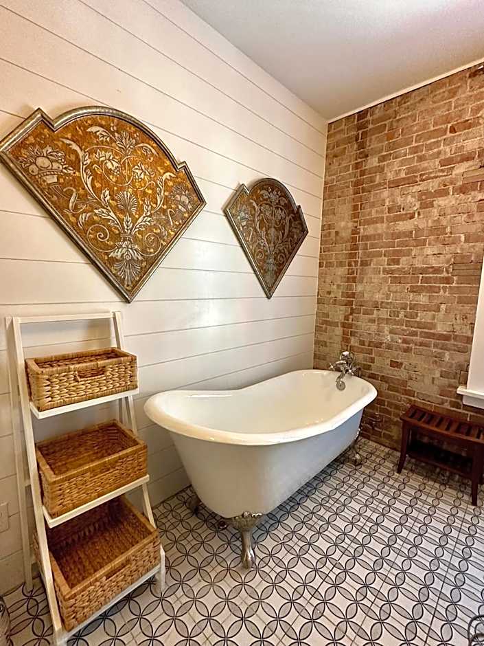 Bisbee Brownstone Suites