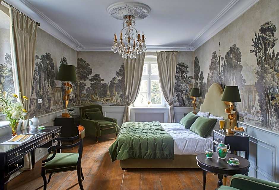 Zamek Sarny - Schloss Scharfeneck