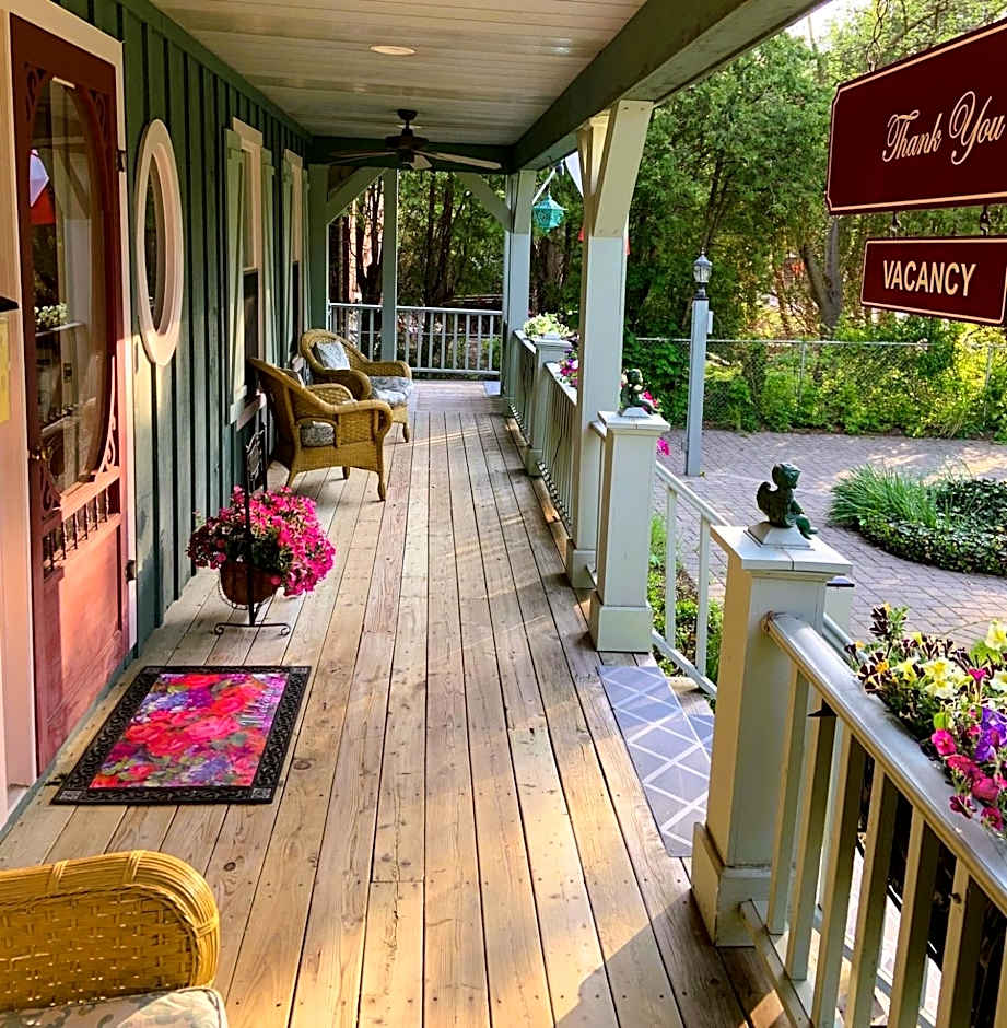 WeatherPine Inn