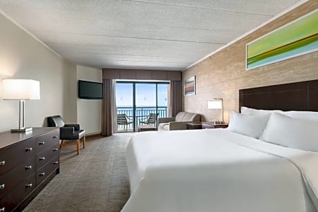 King Bed Hearing and Wheelchair Accessible with Bathtub Eastern Oceanfront