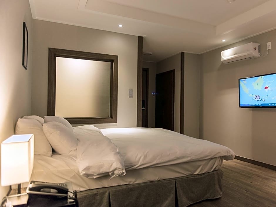 Check Inn Hotel