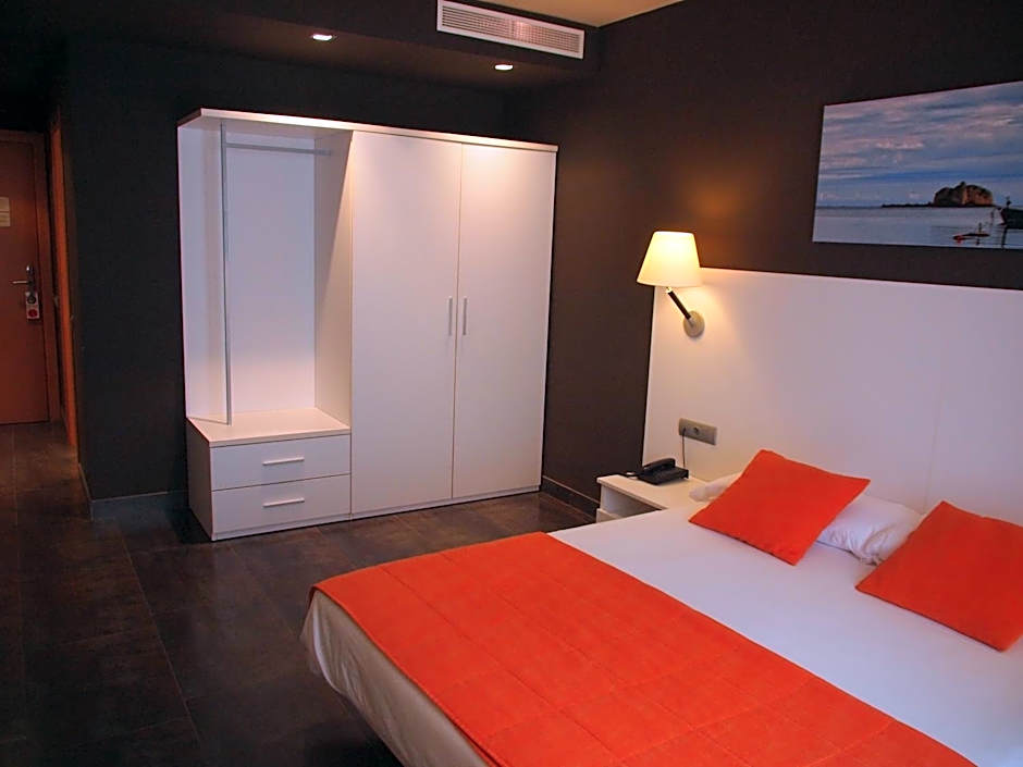 Photo 1 of 10 of 1 Double Bed or 2 Beds, Balcony
