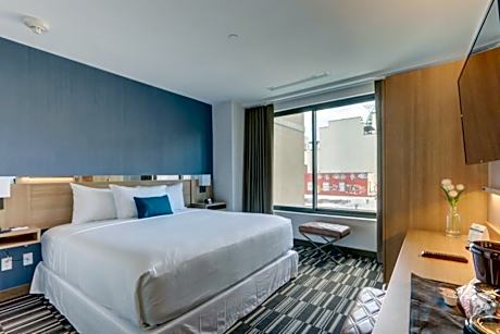 1 King Bed Non-Smoking