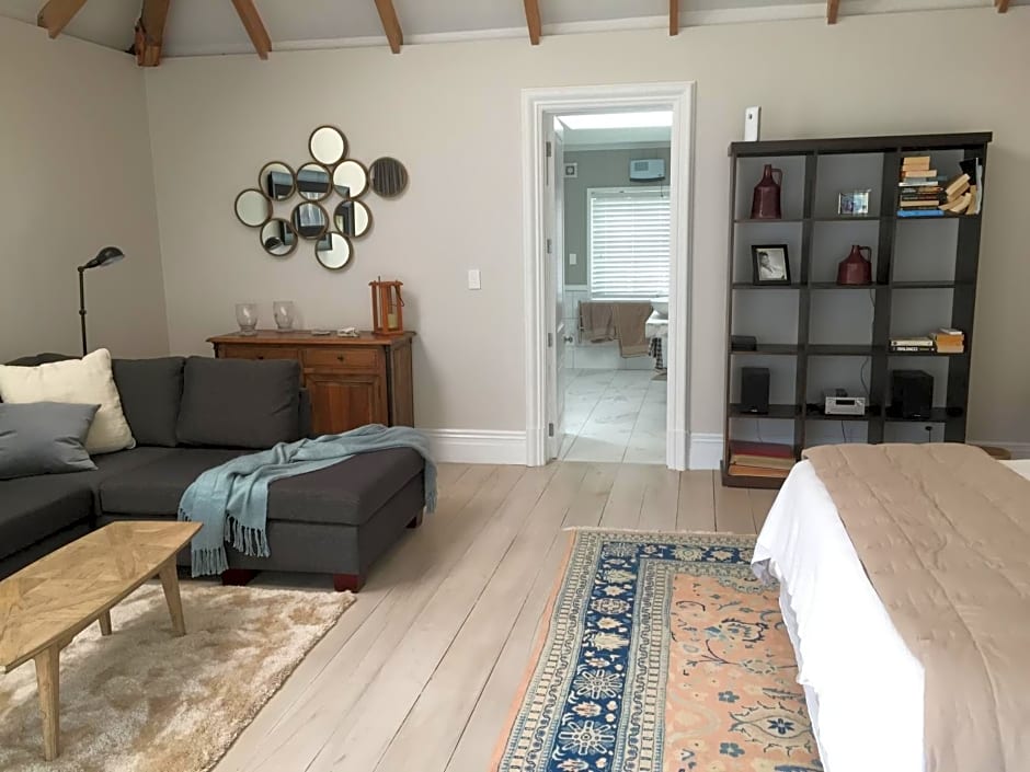 Columbus Suite at 144 on Jones