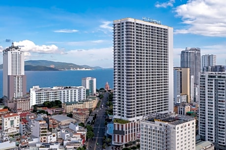 Melia Vinpearl Nha Trang Empire