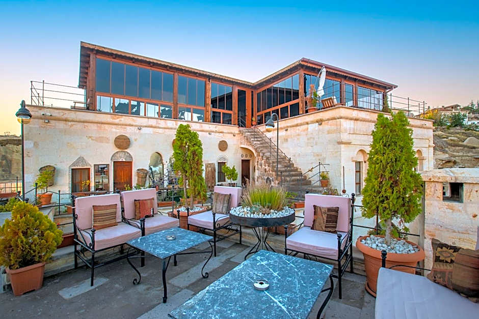 Cappa Via Cave Hotel