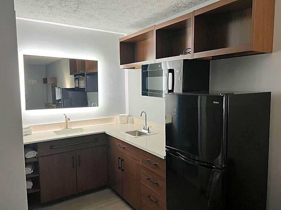 HomeTowne Studios by Red Roof Georgetown, KY