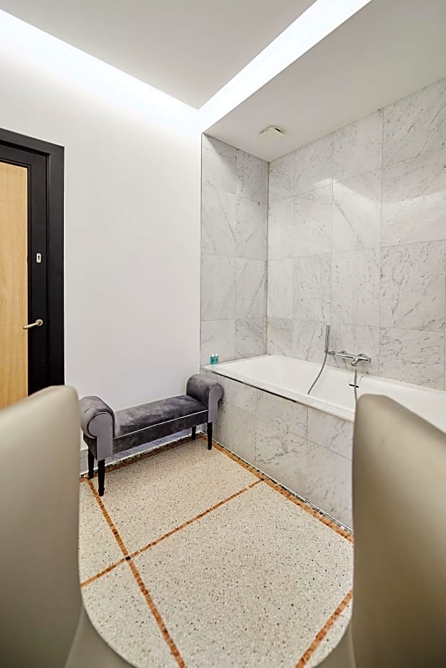 B&B Suites 124