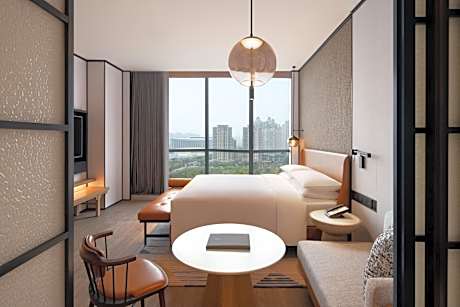 Superior King Room - Mid Floor