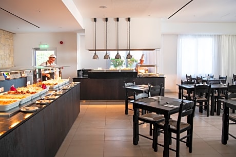Akti Beach Hotel & Village Resort