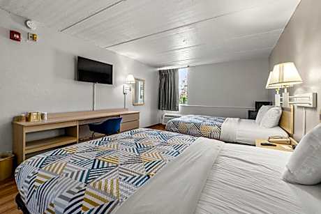 Deluxe Queen Room with Two Queen Beds - Non-Smoking