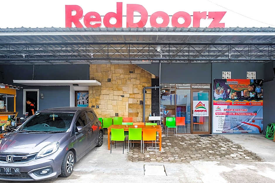 RedDoorz Hostel near Lawang Sewu Semarang