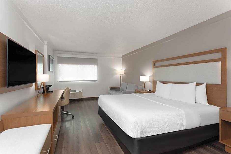 La Quinta Inn & Suites by Wyndham Fort Lauderdale Cypress Creek