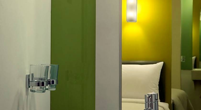 Amaris Hotel Sunset Road