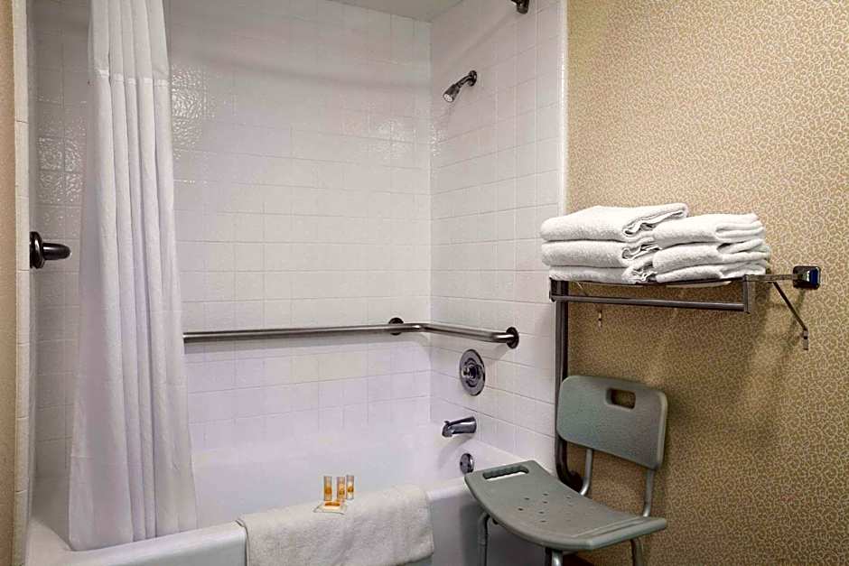 Days Inn by Wyndham Gilroy
