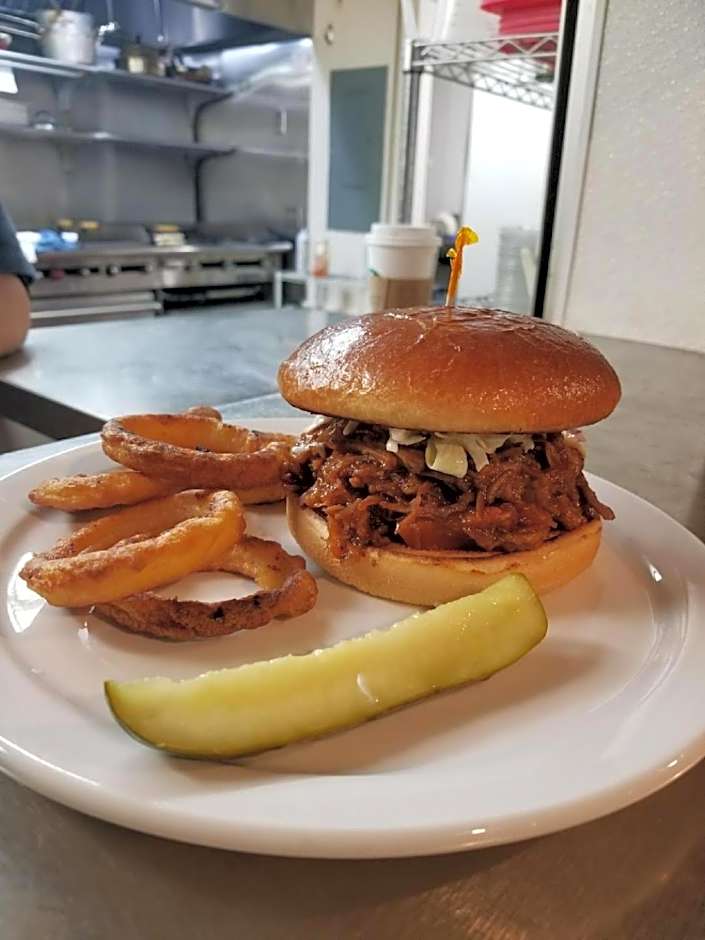 O'Cairns Inn and Suites