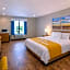 Days Inn & Suites by Wyndham Greater Tomball