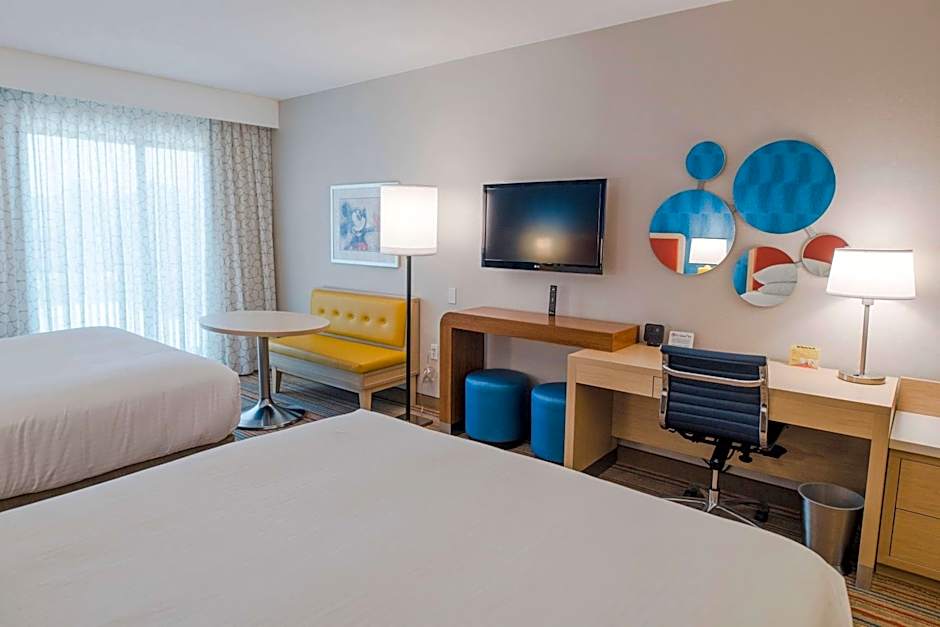 Howard Johnson by Wyndham Anaheim Hotel & Water Playground