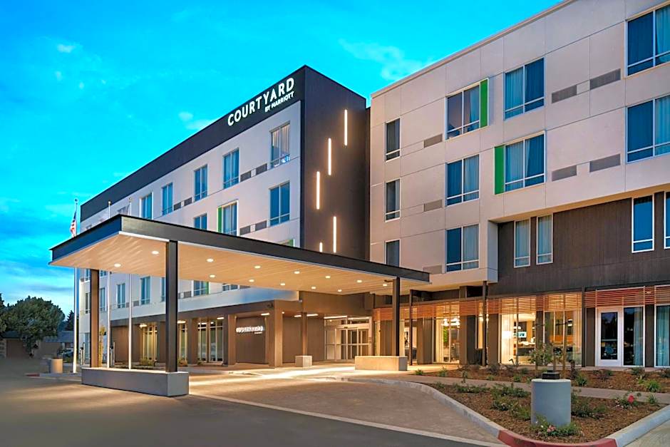 Courtyard by Marriott Fresno Clovis