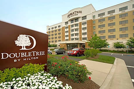 DoubleTree By Hilton Hotel Dulles Airport-Sterling