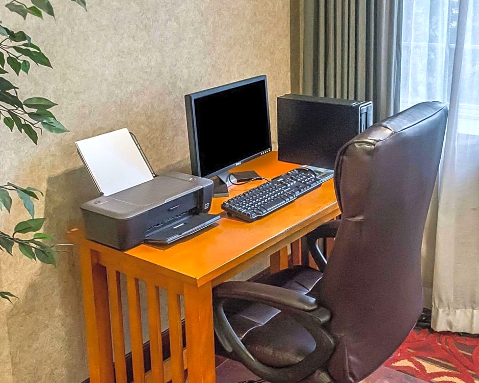 Days Inn by Wyndham Austintown