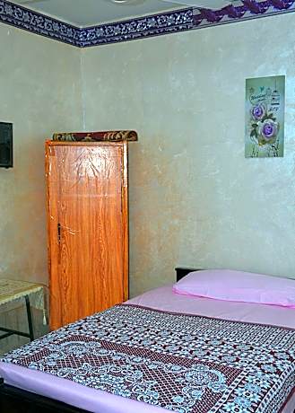 Single Room with Shared Bathroom