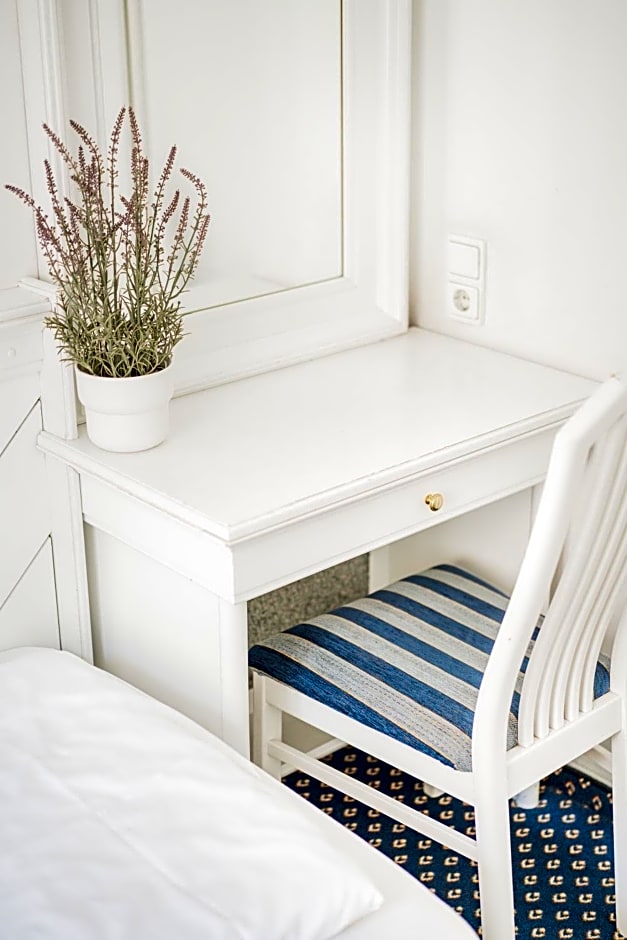 Self-Check-In Hotel Adlon