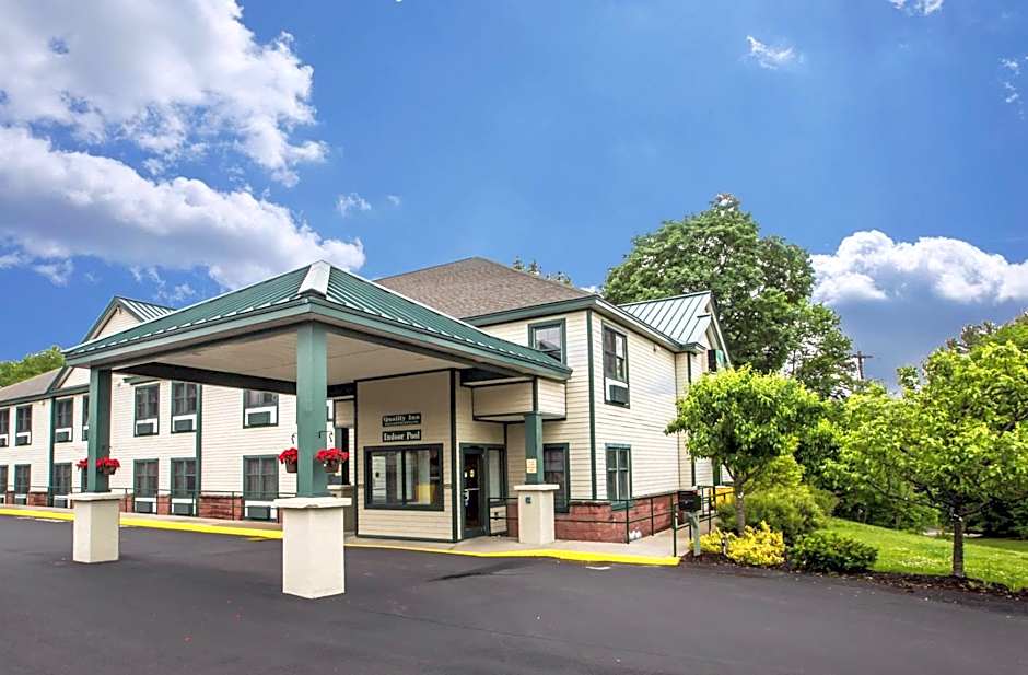 Econo Lodge Glens Falls / Lake George