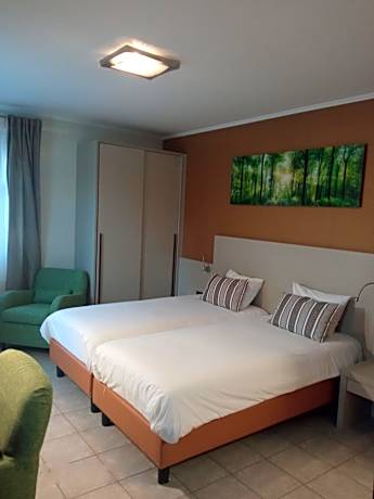 Twin Room with Shower