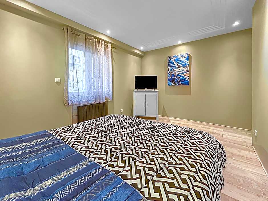 Grand Salon Cosy, proche centre Dijon & garage 2p