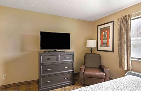 Efficiency Double Room with 2 Double Beds – Non-Smoking
