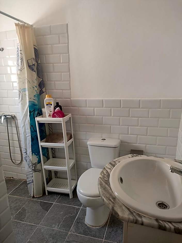 Alba 2 apartamento y Alba 3 habitación con baño