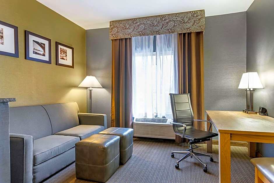 Comfort Suites