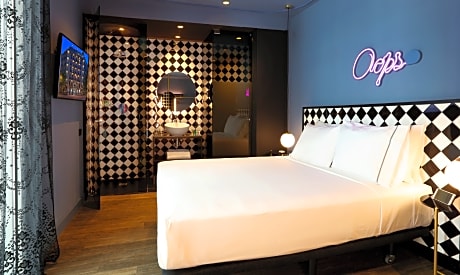 DOUBLE OR TWIN STANDARD ROOM