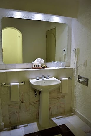 Standard Room with Ocean View ( 2 Adults, 1 Child)