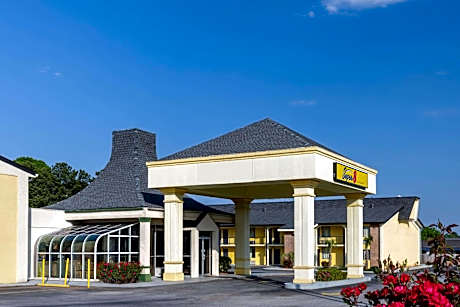 Super 8 by Wyndham McDonough GA