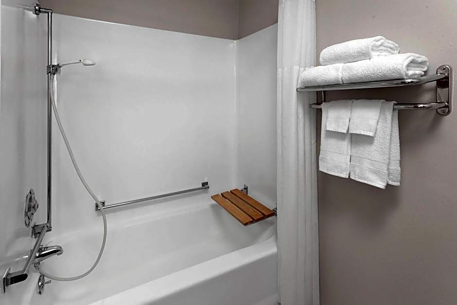 Baymont by Wyndham Oshkosh Airport