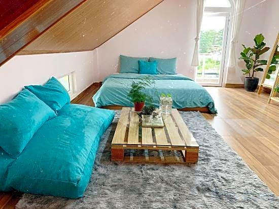 Chill House Dalat Hotel 