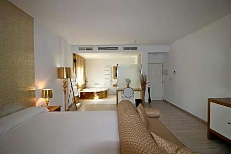 Suite with Mountain View