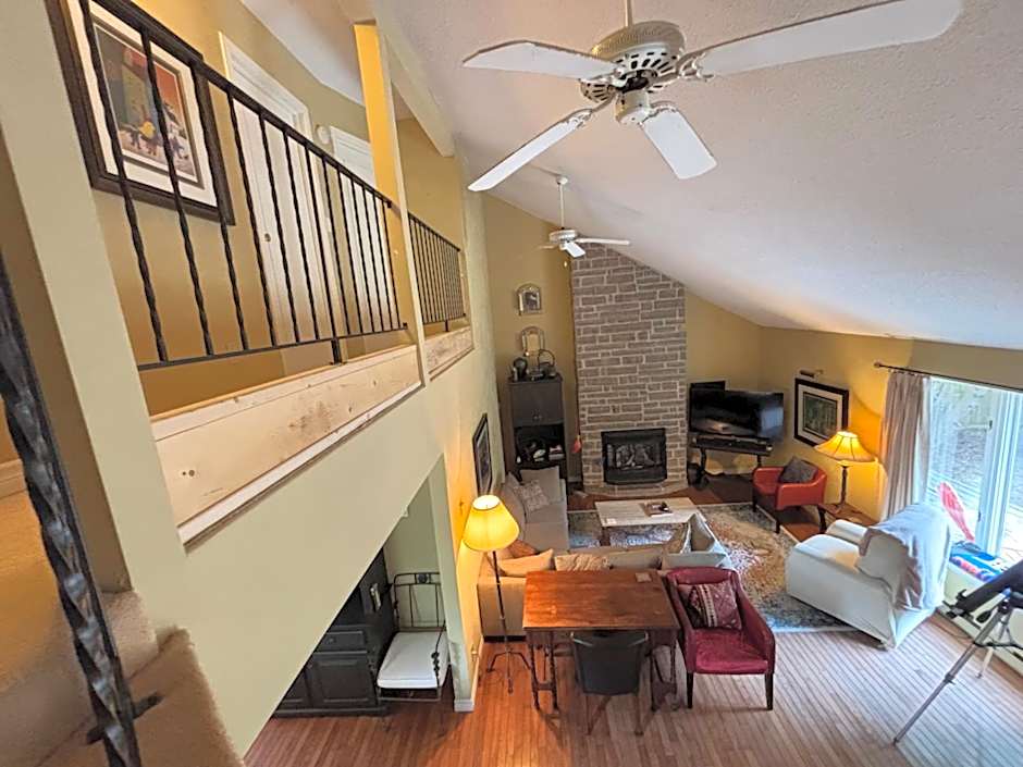 The Louise - Artistic Haven by the Beach