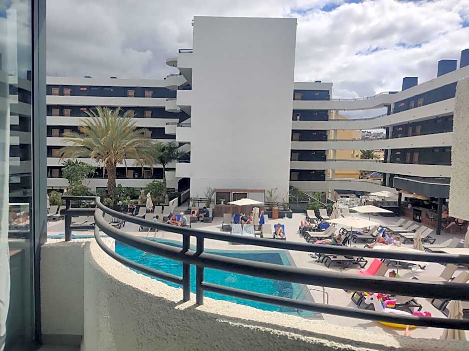 Luxury Apartment with pool view