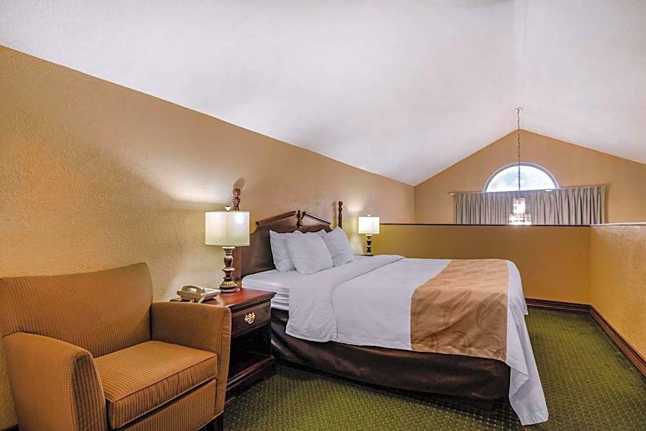 Quality Inn & Suites Carthage near Precious Moments Chapel
