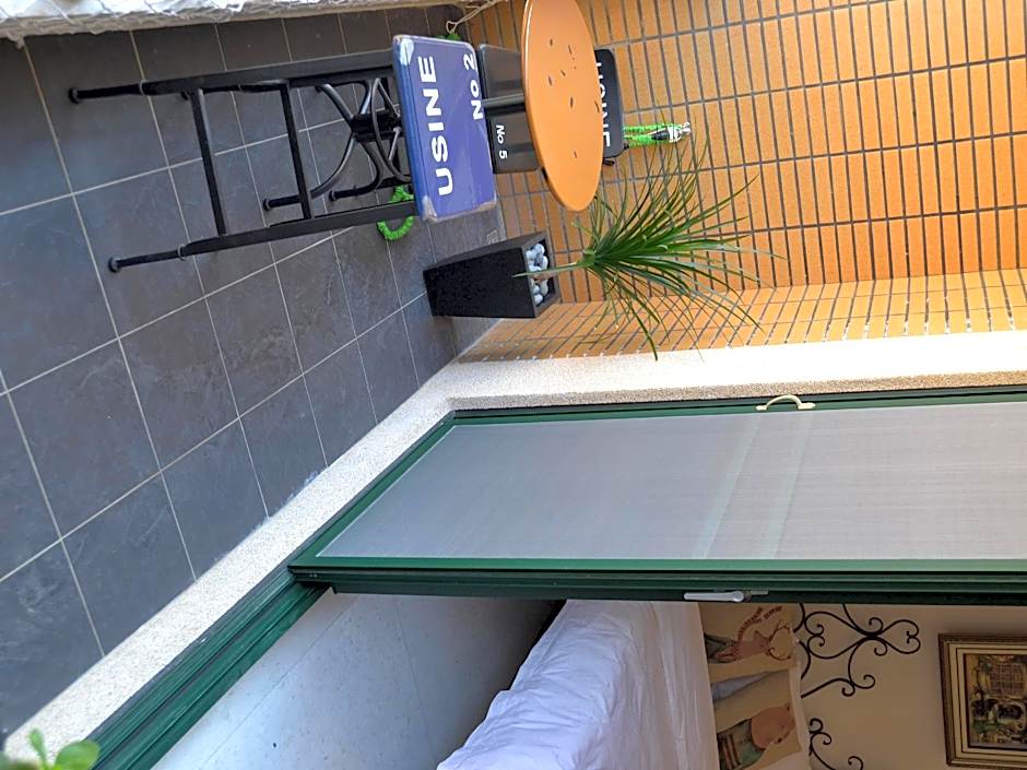 43&13 Room Store B&B